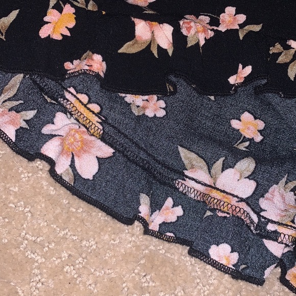 Flowy floral shorts, AE, size M - Picture 2 of 3